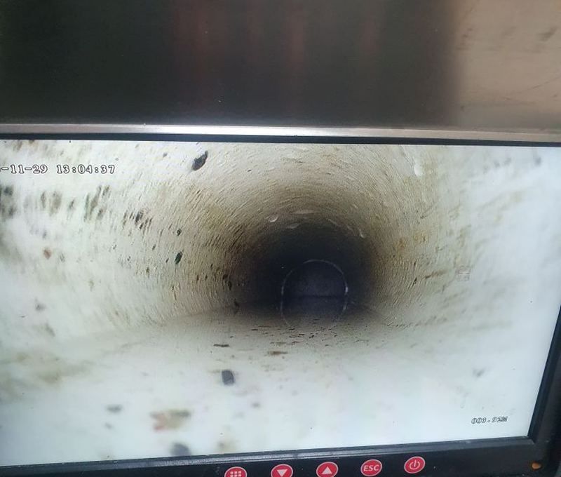 내시경으로 기름 덩어리 확인 후 고압 세척 작업 후